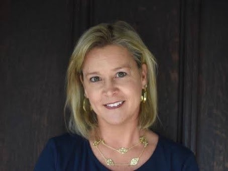 A picture of Julie Lowe smiling at the camera